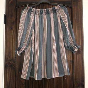 Off the shoulder casual dress.